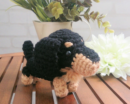 あみぐるみ♡ミニチュアダックス♡おすわり♡ハートチョーカー付き♡ あみぐるみ♡ミニチュアダックス♡おすわり♡ハートチョーカー付き♡