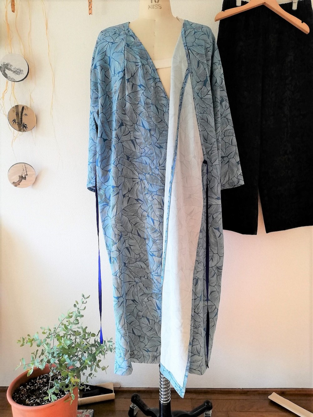 着物リメイク 縮緬 芭蕉布柄の水色カシュクールワンピース ワンピース