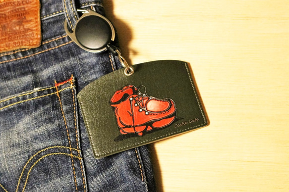 赤い靴☆PUレザーパスケース☆リール付き 1枚目の画像