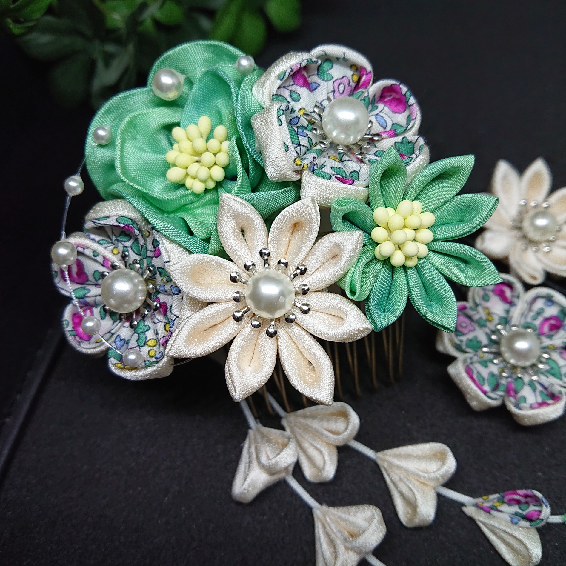 [つまみ細工 和・洋２wayセット]  白とグリーンのミニヘアーセット