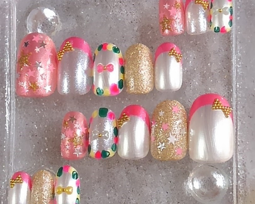 47 16枚セット ポップなクリスマスネイル ネイルチップ（つけ爪