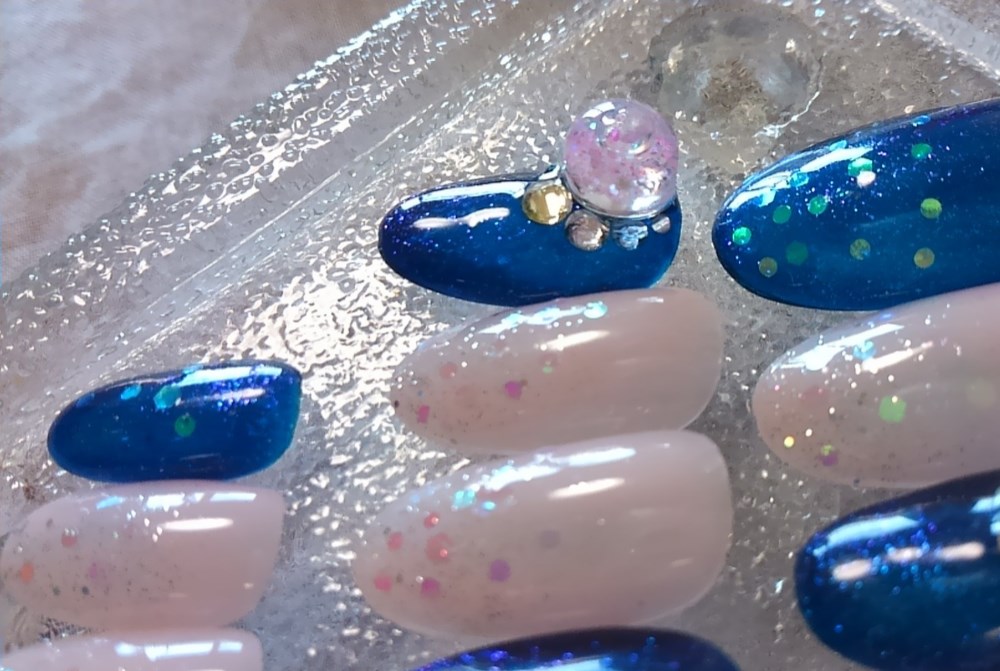 ておさん様✾ネイルチップ　クリスマス 雪 結晶 冬 スノードーム ておさん様✾ネイルチップ クリスマス 雪 結晶 冬 スノードーム