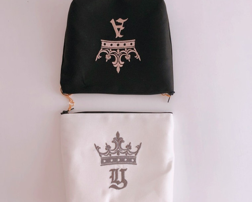 オーダー商品　イニシャル刺繍入り3点セット☆ ポーチ】【イニシャル】オーダー刺繍 化粧 ポーチ 王冠 ギフト