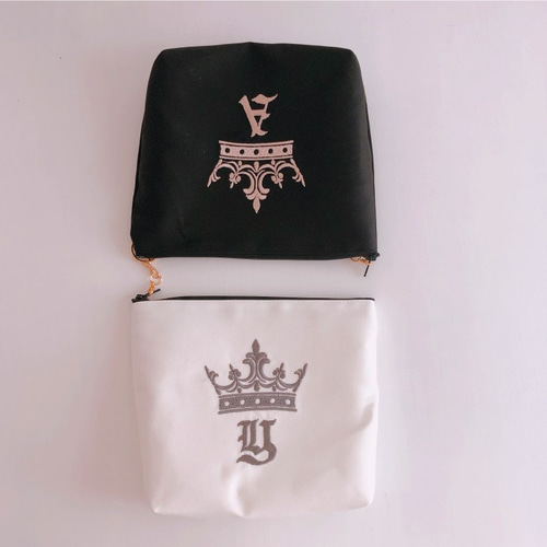 ☆☆☆♡ ウエイト枠 刺繍イニシャルポーチ♡ ちー様 専用♡ ウエイト枠 刺繍イニシャルポーチ♡