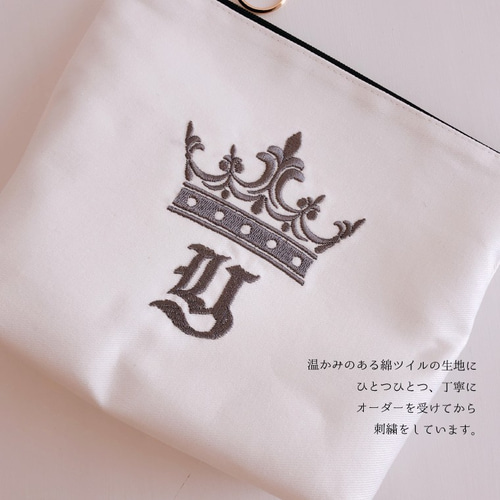 オーダー商品　イニシャル刺繍入り3点セット☆ ポーチ】【イニシャル】オーダー刺繍 化粧 ポーチ 王冠 ギフト