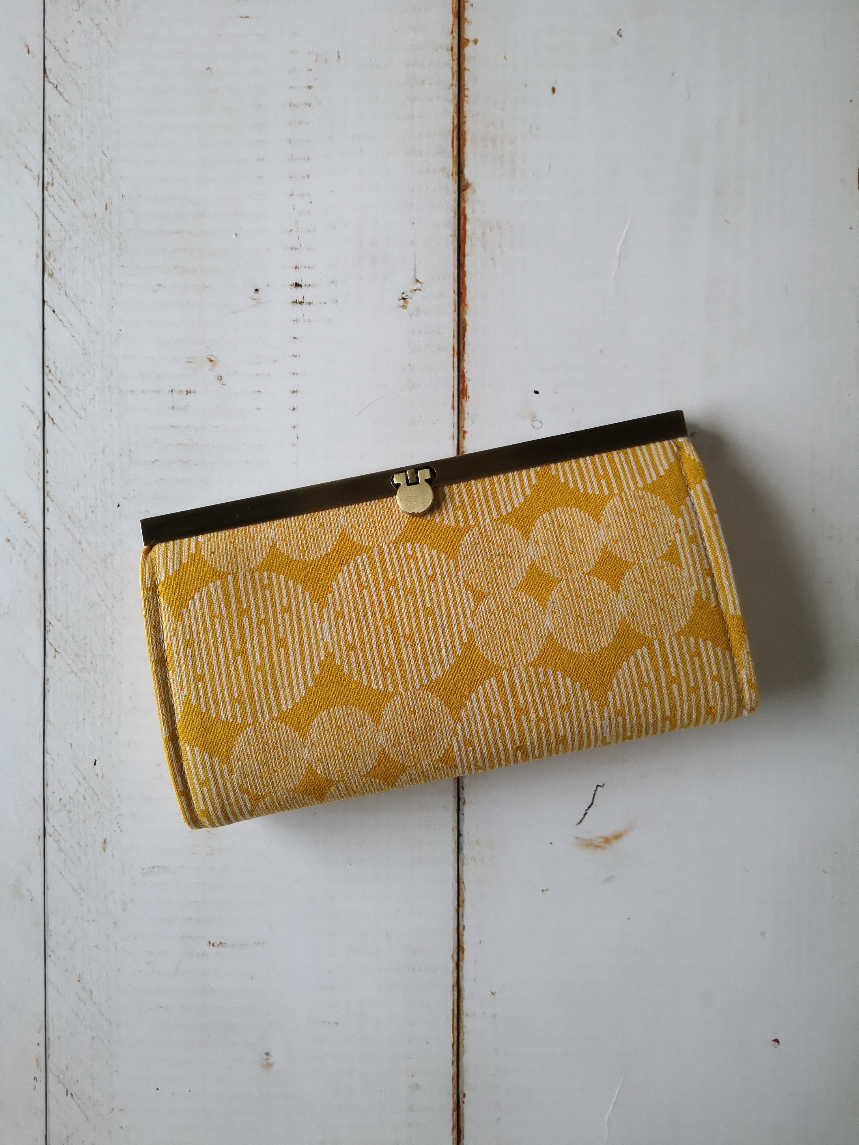 イエローマスタード色　サークル柄 長財布 大容量 がま口