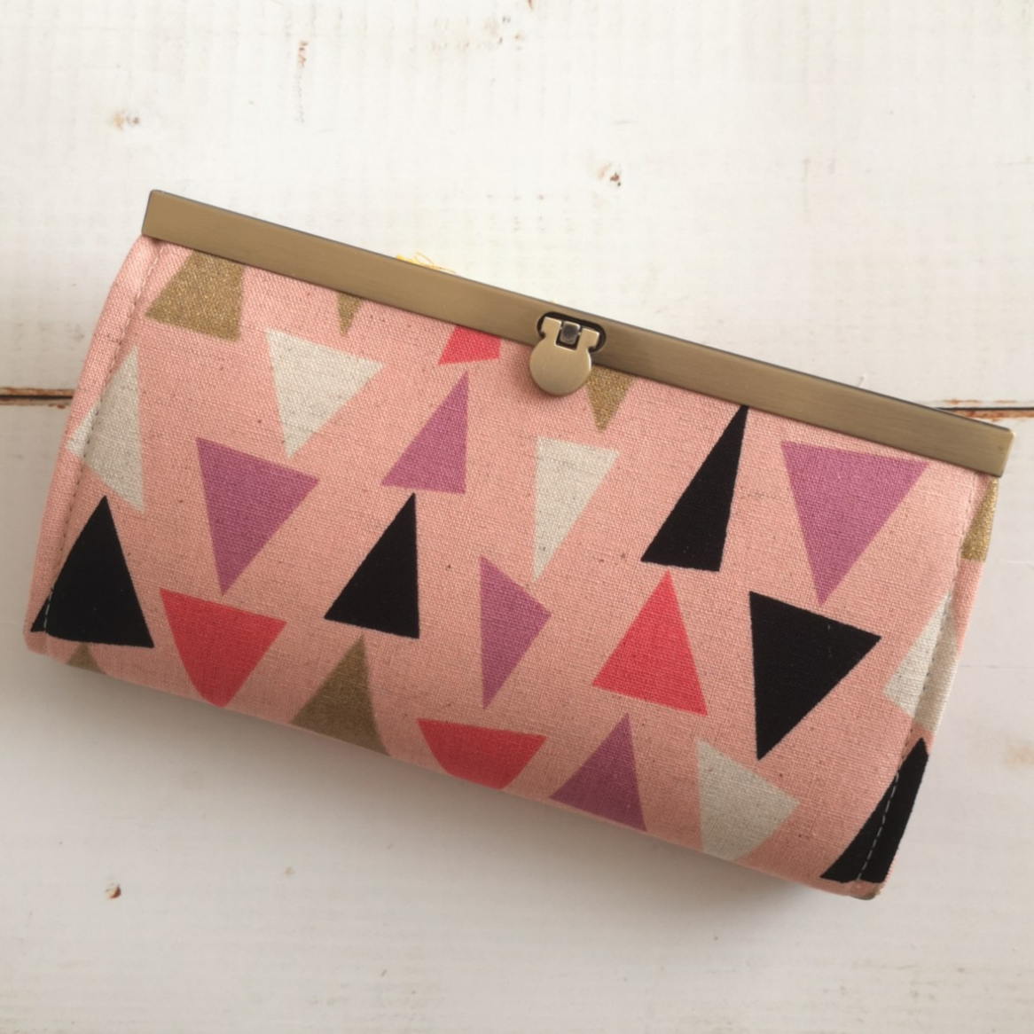 ピンク×トライアングル柄 長財布 がま口