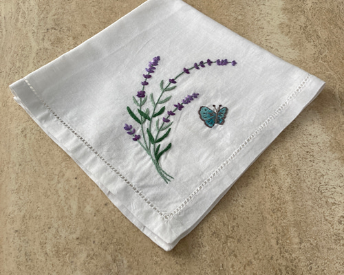 北朝鮮ハンドメイド刺繍ハンカチーフ 1_25ae348932ce94d7ef3d12caad77