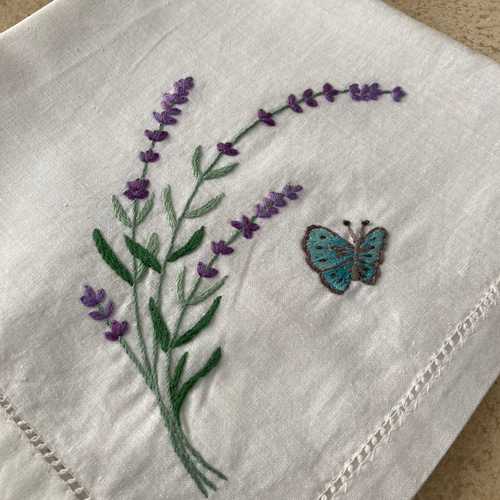 手刺繍 ハンカチ 蝶と花 ハンカチ・手ぬぐい area-u 通販