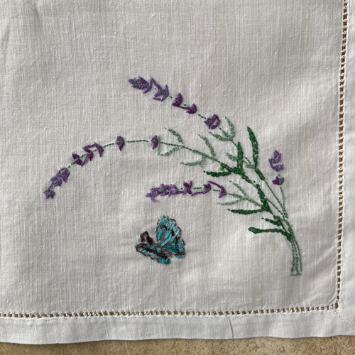 手刺繍 ハンカチ 蝶と花 ハンカチ・手ぬぐい area-u 通販