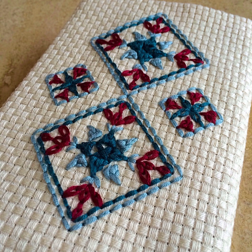 【りんご】手刺繍のブックカバー✿海のクラゲたち他 りんご様専用】手刺繍のブックカバー✿海のクラゲたち