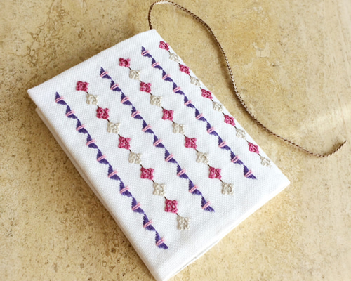 たろうちゃん様オーダー　ハンドメイド　ブックカバー　手刺繍　文庫本　ポケット イヌスキー様オーダー ハンドメイド ブックカバー 手刺繍 文庫本