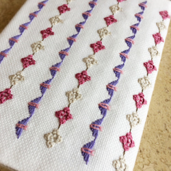 2種のパターン刺繍「蝶」：ブックカバー ：調節可：文庫 2枚目の画像