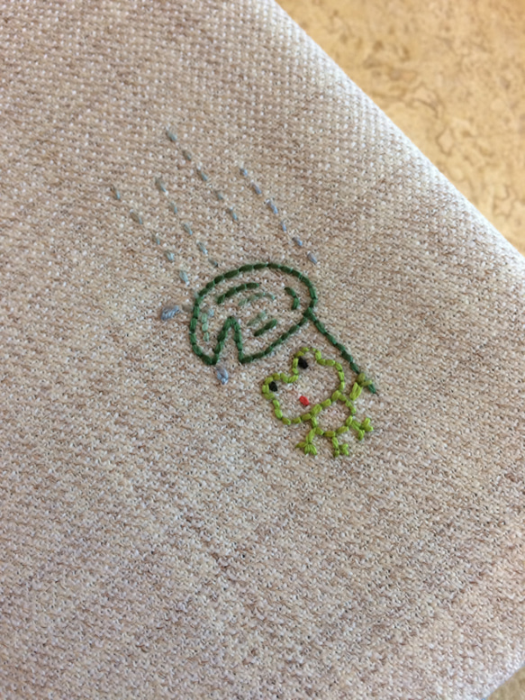 雨の中の少女： 刺繍ブックカバー ：調節可：文庫 6枚目の画像