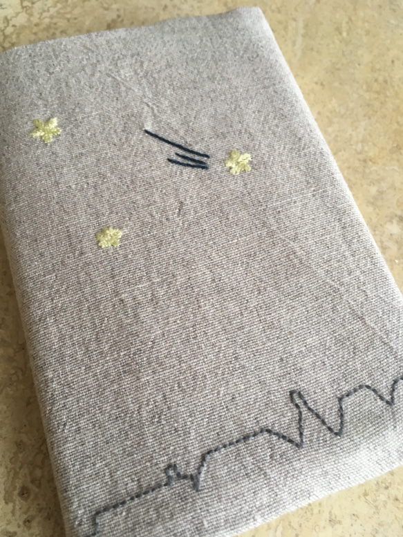 刺繍 ブックカバー うさぎシリーズ お月さまでお祈り 4枚目の画像