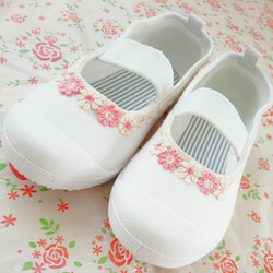 オーダー受付中☆お花が可愛いお上品な上履き☆レース☆デコ 靴