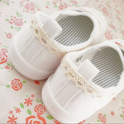 オーダー受付中☆お花が可愛いお上品な上履き☆レース☆デコ 靴