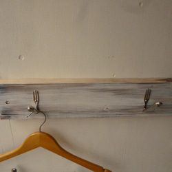 杉ムク板の壁掛け　デザートフォークのフック 4枚目の画像