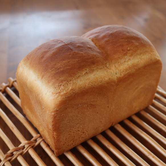 北海道産小麦山型食パン  卵・乳・油脂不使用～ヴィーガン対応～ 1枚目の画像