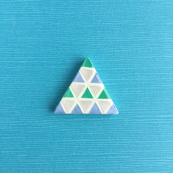 幾何学三角ブローチ（緑×青×白） 3枚目の画像