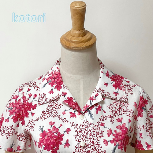 70’s ピンクXホワイト 花柄 切り返し レトロワンピース M 70年代vintageone-piece 昭和レトロワンピース ダークピンク系