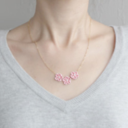 《受注制作》春うらら♫はんなり桜のネックレス つまみ細工 3枚目の画像