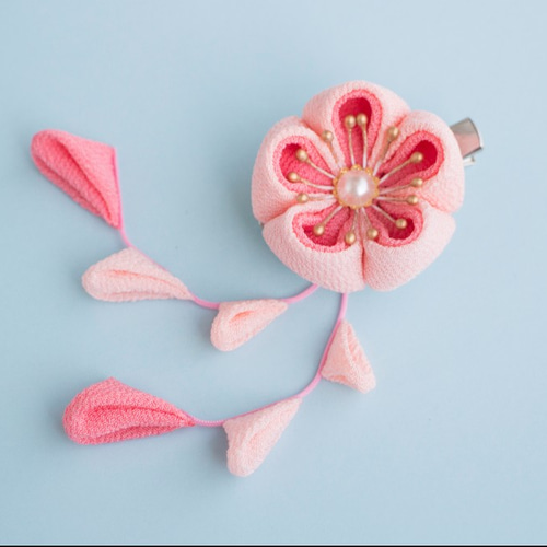 つまみ細工の髪飾り 小梅のヘアクリップ 古典柄 梅の髪飾り〜お花2つ③