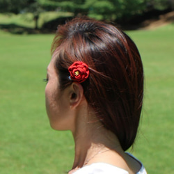 凛と ✳︎椿の髪飾り葉っぱ付✳︎ 赤　正絹 つまみ細工 かんざし 袴 4枚目の画像