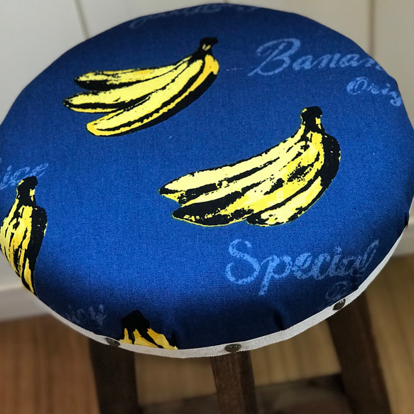 ウッドスツール【handmade】バナナ柄/ブルー・座り心地good! 3枚目の画像