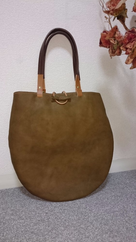 ローアンティークレザーのタマゴトート