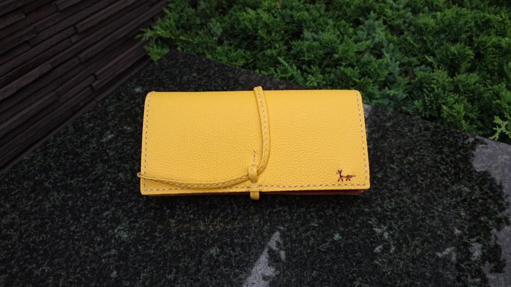 手縫いの紐長財布　kurukuru　ドイツシュリンク イエロー