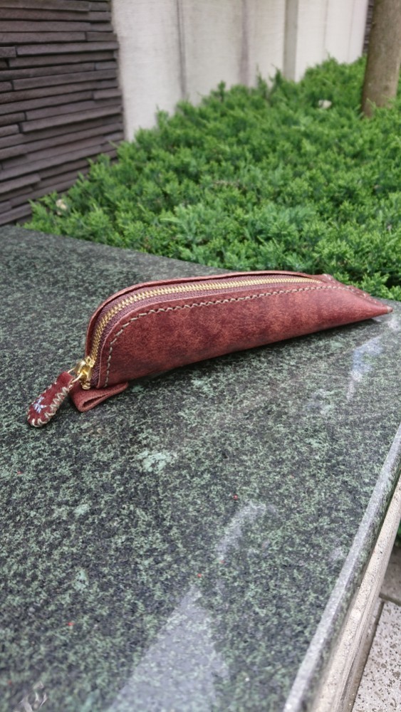 イタリアンレザー手縫いのペンケース