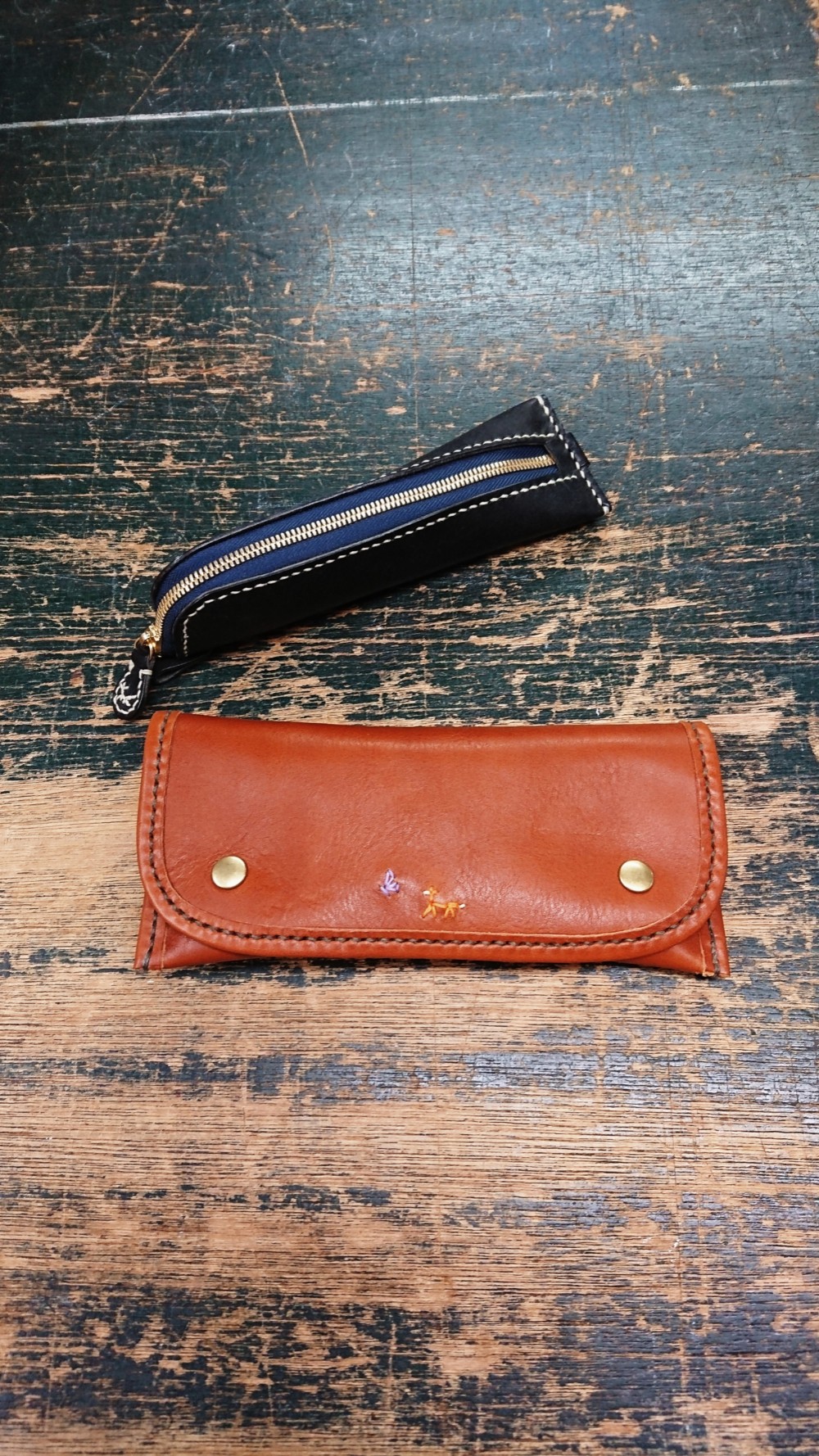 イタリアンレザーの手縫いのマルチポーチ【お友達】