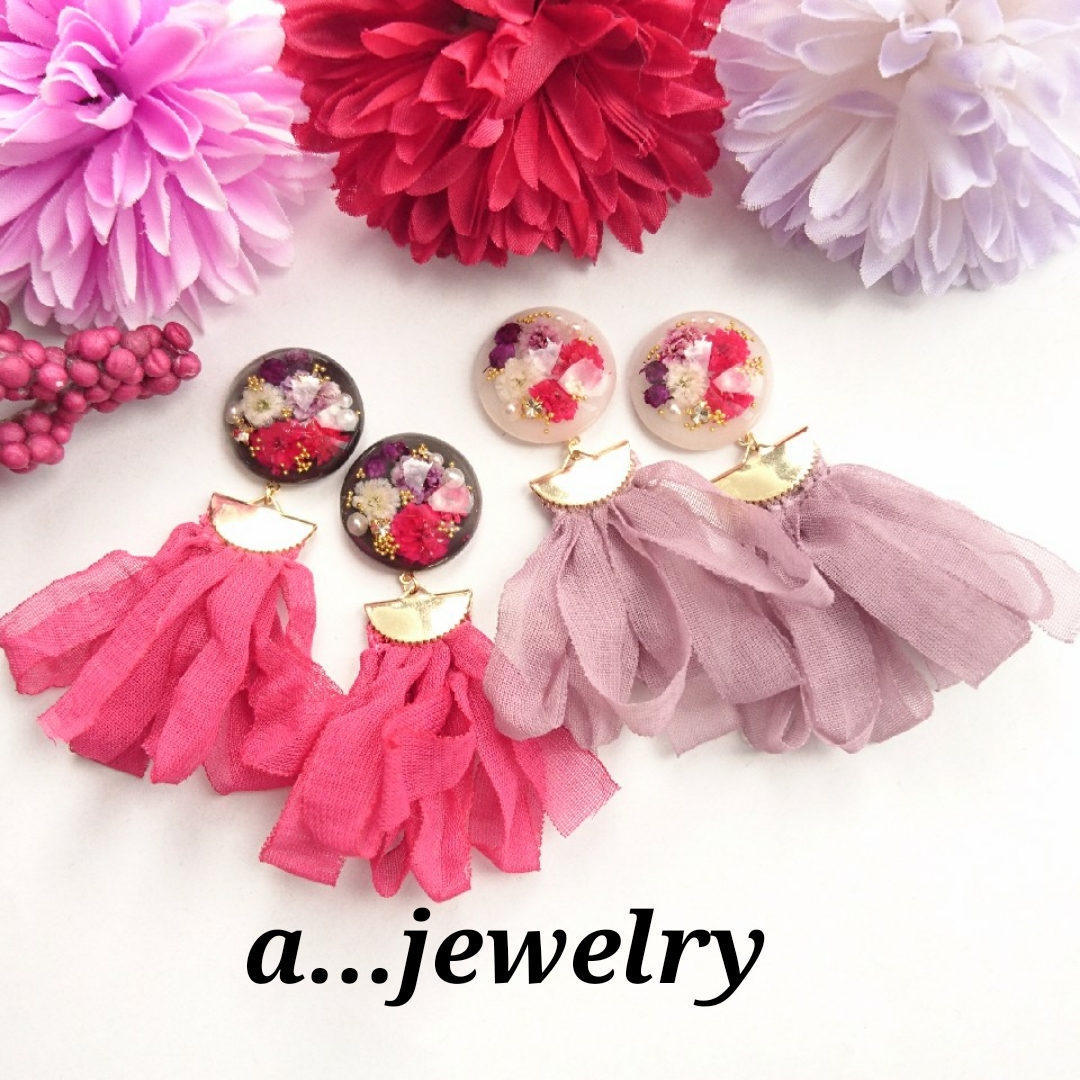 でおすすめアイテム。 かすみ草 ピアス №483 シフォンタッセルピアス・イヤリング☆ ピアス