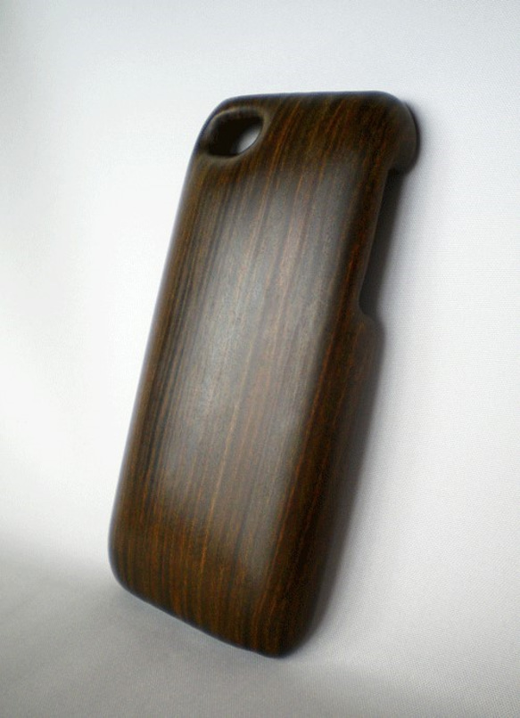 【D様ご注文品】木製iPhoneケース（緑檀） 1枚目の画像