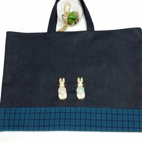 可愛いピーターラビットの姉妹の刺繍入りレッスンバック その他