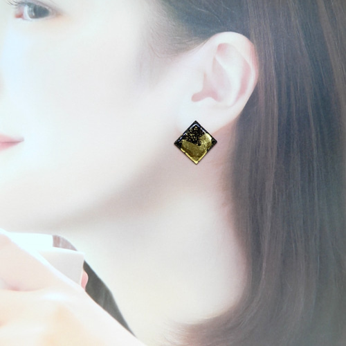 七宝焼〉金箔ひしがたピアス 大 ピアス（スタッド・一粒） tooclemo