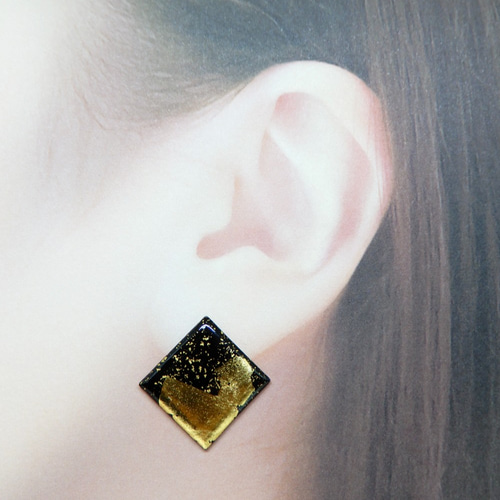 七宝焼〉金箔ひしがたピアス 大 ピアス（スタッド・一粒） tooclemo