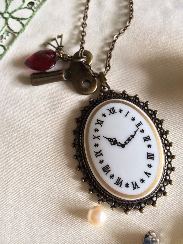 ハートと鍵束のクロックフェイスネックレス ネックレス・ペンダント Luz* 通販｜Creema(クリーマ)