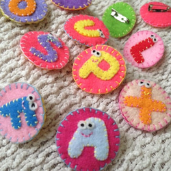 [専用　なお様]ハンドメイド　フェルト　刺繍　オーダーメイド 令和 刺繍 ハンドメイド オーダーメイド 足型刺繍 手形刺繍 星柄