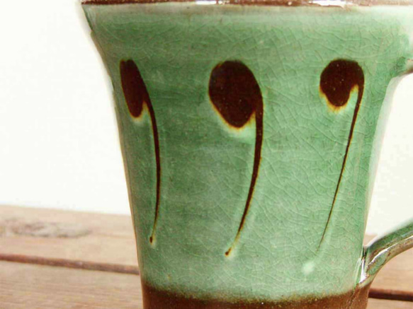 スリップウェアのマグカップ（緑） 2枚目の画像