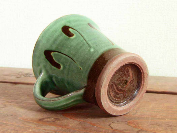 スリップウェアのマグカップ（緑） 5枚目の画像