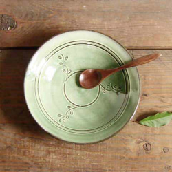 葉模様の皿（緑）／オーダーメイド受付可 1枚目の画像