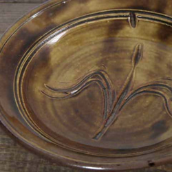 櫛目模様の皿（飴釉） 3枚目の画像