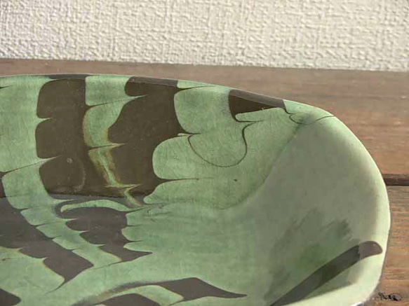 スリップウェアの角皿（緑） 3枚目の画像