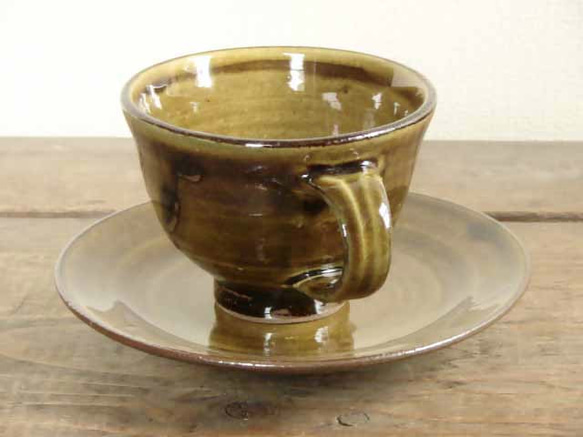 スリップウェアのカップ＆ソーサ（黄） 2枚目の画像