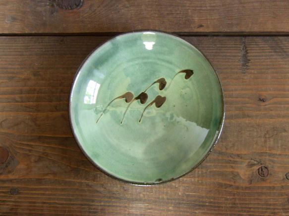 スリップウェアの皿（緑） 1枚目の画像