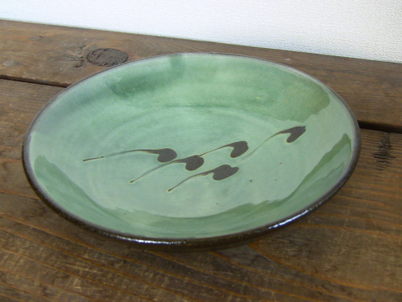 スリップウェアの皿（緑） 2枚目の画像