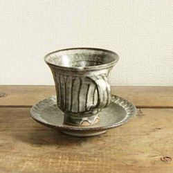 しのぎ模様の白いカップ＆ソーサ（藁灰） 4枚目の画像