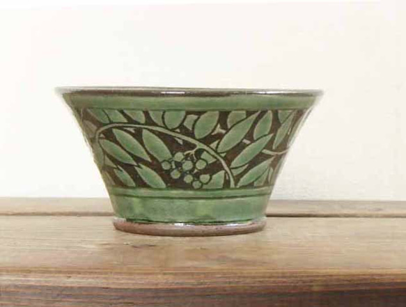 木の実の切立鉢（織部） 3枚目の画像